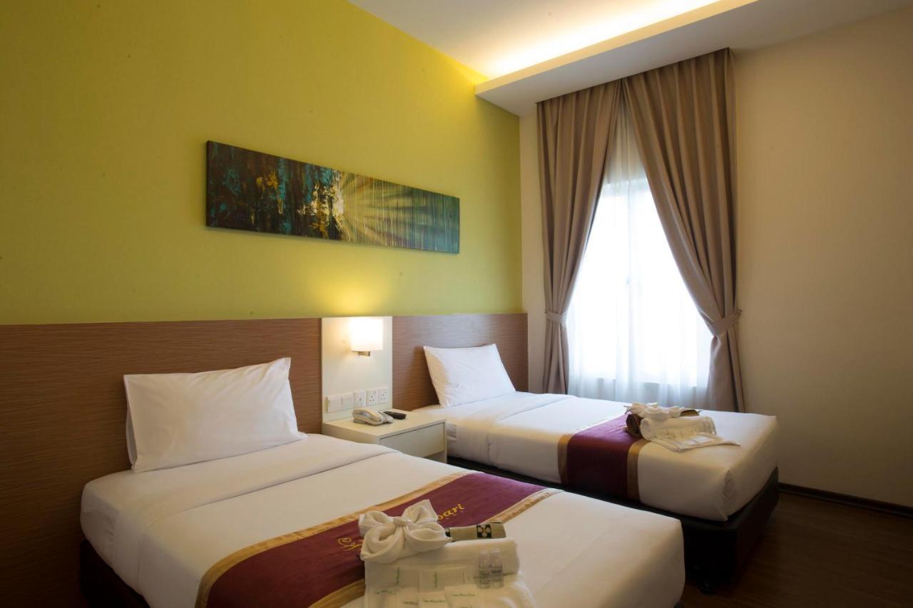 Amansari Hotel Desaru Buitenkant foto